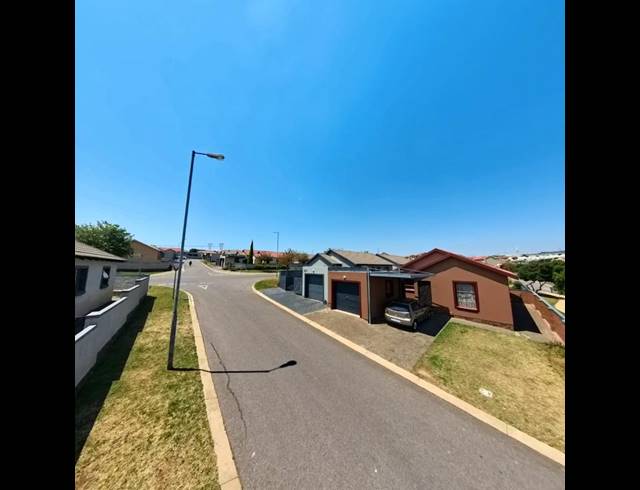 3 BEDROOM HOUSE FOR SALE IN KOSMOSDAL